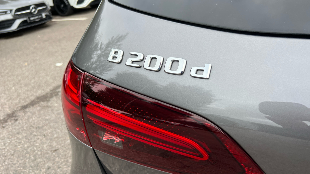 Mercedes-Benz B Class Hatchback White #34