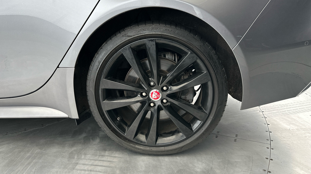 Jaguar XE D180 R-dynamic Hse Silver #24
