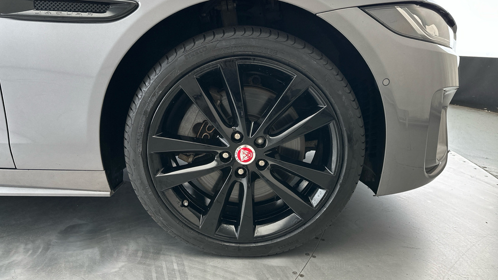 Jaguar XE D180 R-dynamic Hse Silver #26