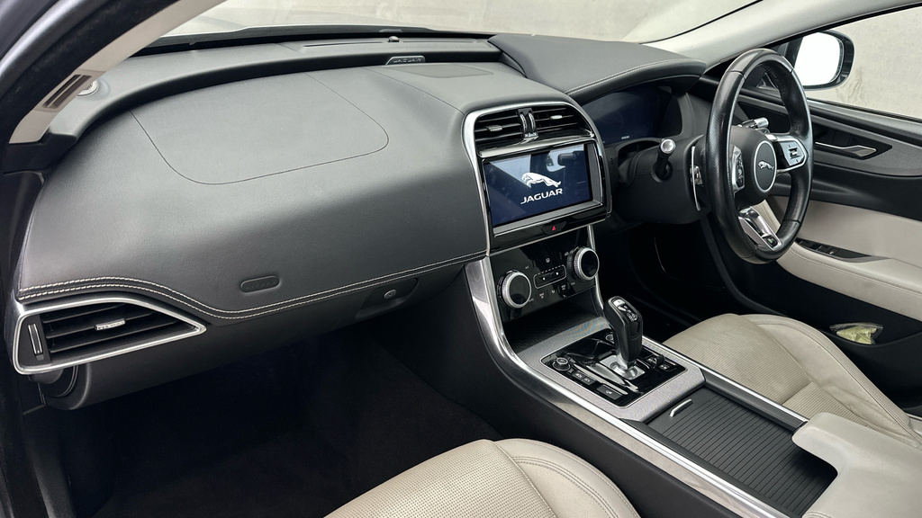 Jaguar XE D180 R-dynamic Hse Silver #11