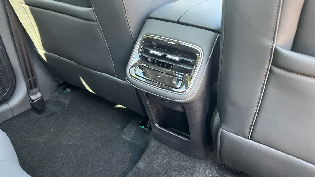 Chery Tiggo 8 1.5T Phev Summit Dht White #33