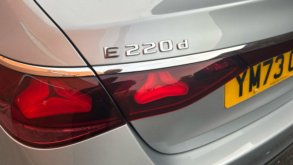 Mercedes-Benz E Class E300e Amg Line Advanced 9G-tronic Black #25