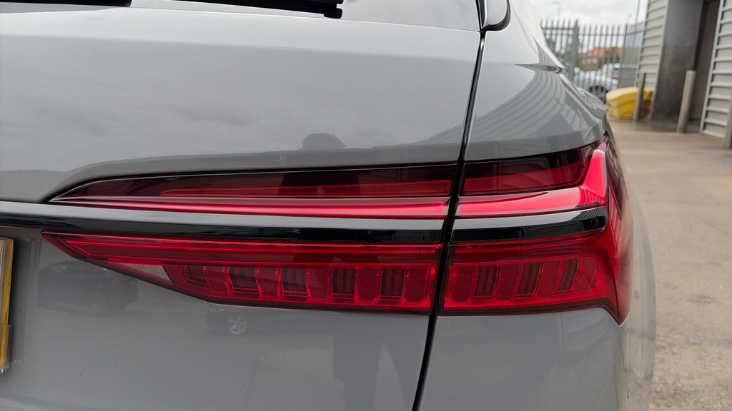 Audi RS6 Avant Estate Black #37