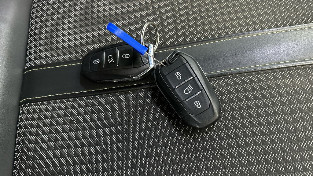Peugeot e-2008 2008 Gt Ev Blue #31