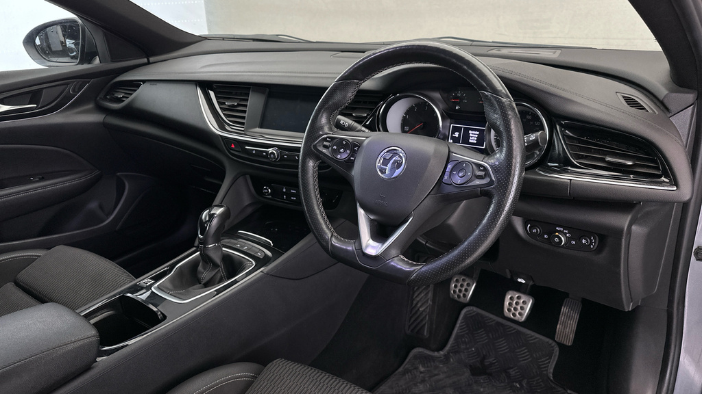 Vauxhall Insignia Sri Vx-line White #11