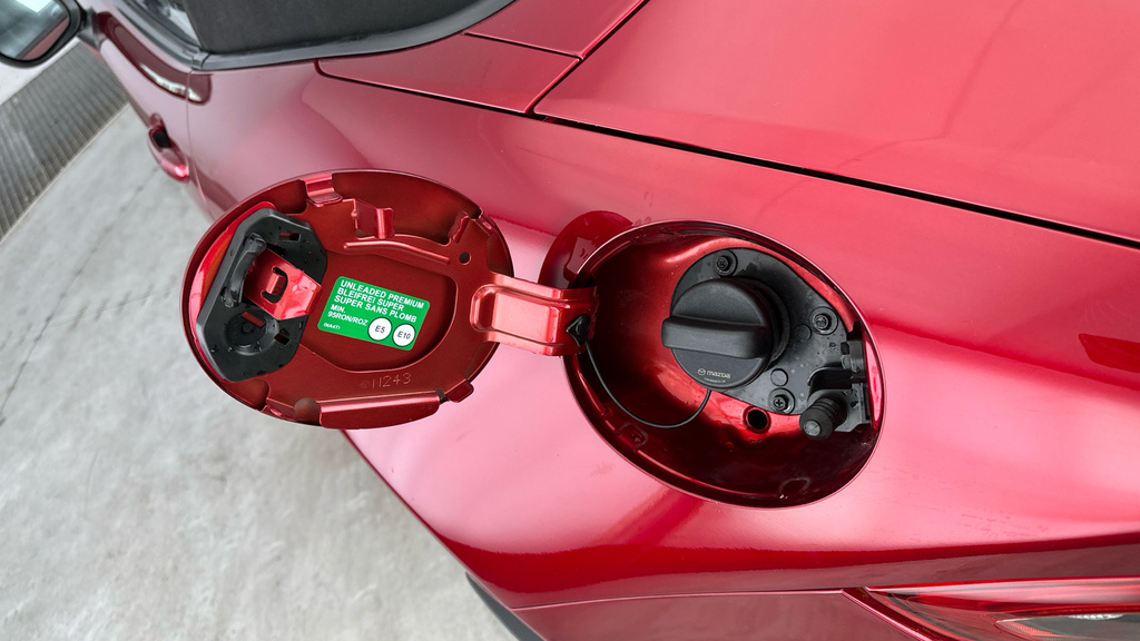 Mazda MX-5 1.5 132 Sport Red #26