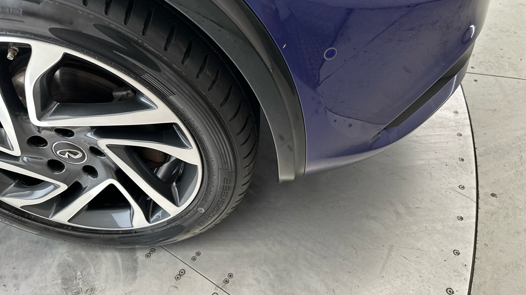 Infiniti Q30 Hatchback Grey #3