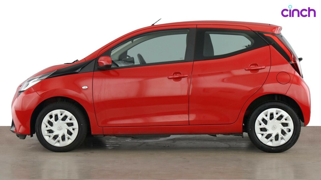 Toyota Aygo X X-play White #6