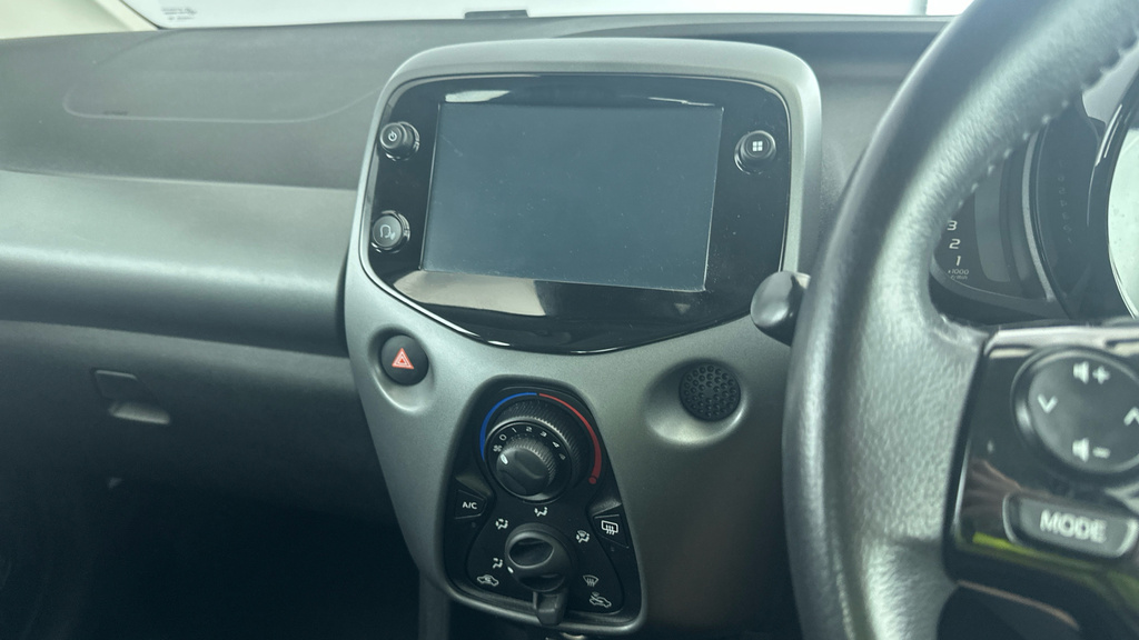 Toyota Aygo X X-play White #17