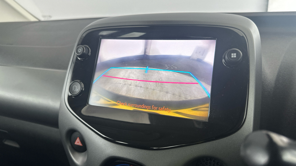 Toyota Aygo X X-play White #12