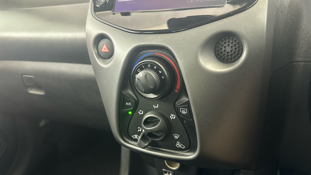 Toyota Aygo X X-play White #14