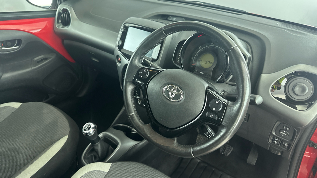 Toyota Aygo X X-play White #9