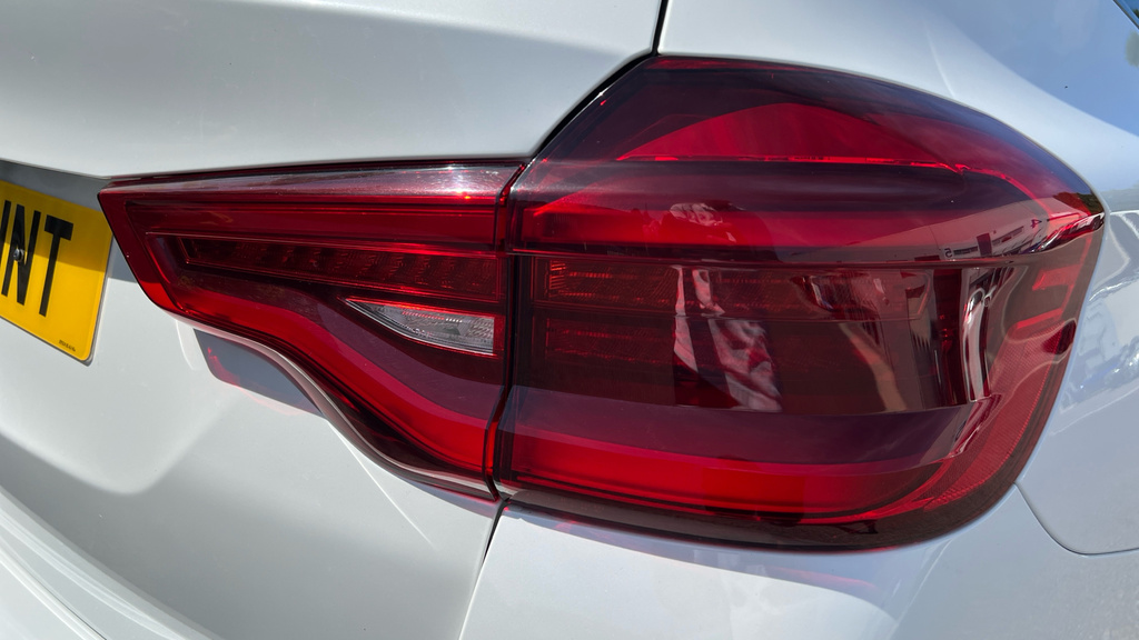 BMW iX3 80Kwh Premier Edition Pro White #31