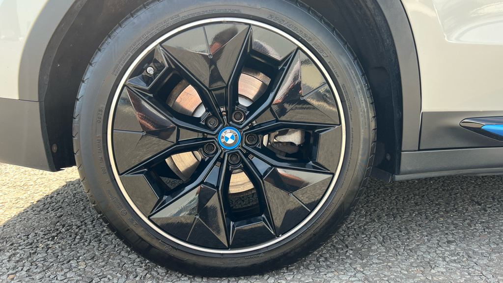 BMW iX3 80Kwh Premier Edition Pro White #26