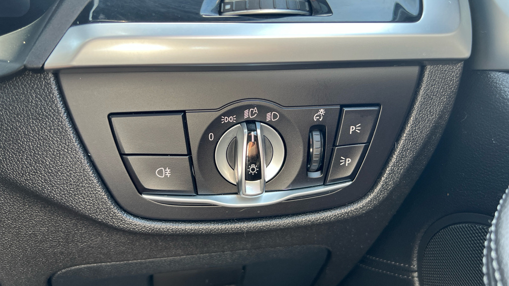 BMW iX3 80Kwh Premier Edition Pro White #48