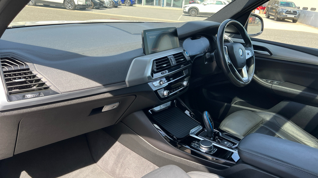 BMW iX3 80Kwh Premier Edition Pro White #10