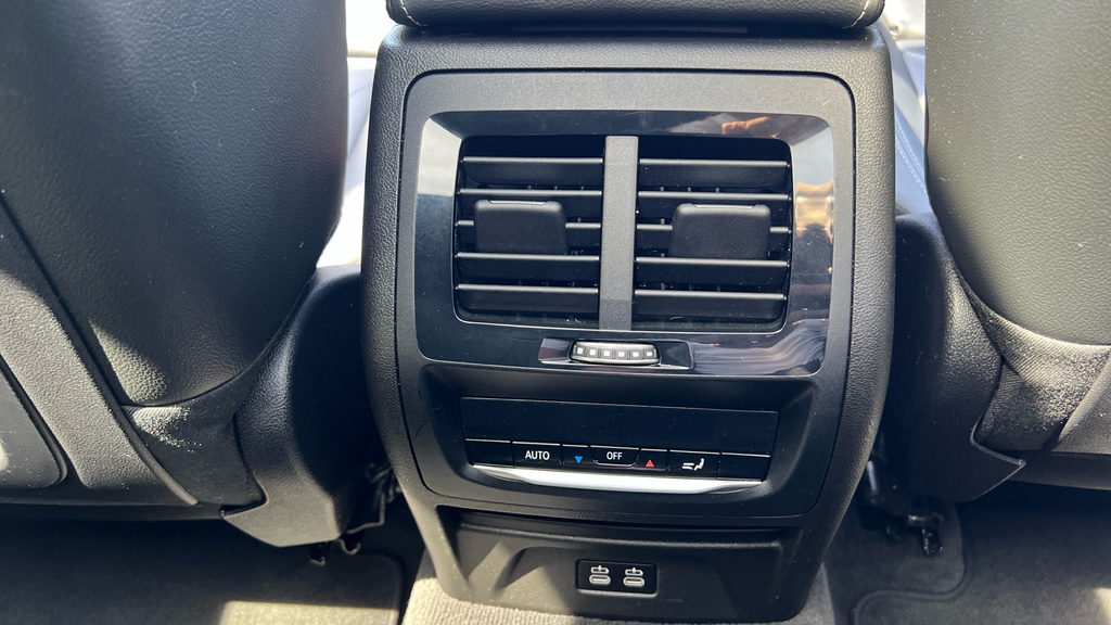 BMW iX3 80Kwh Premier Edition Pro White #42
