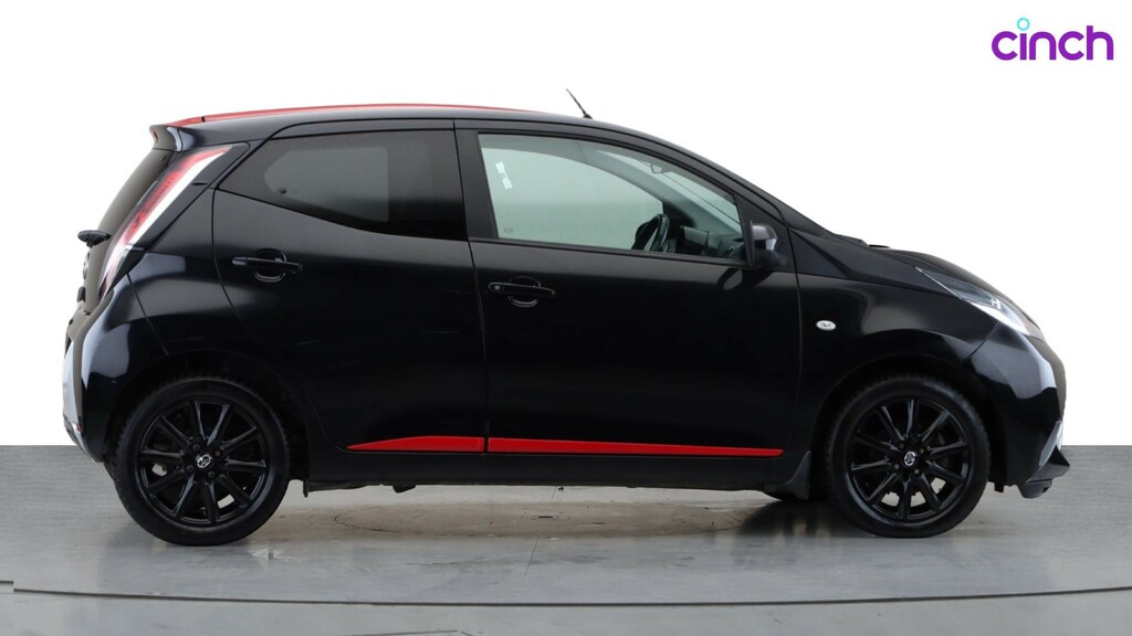 Toyota Aygo X X-play Red #2