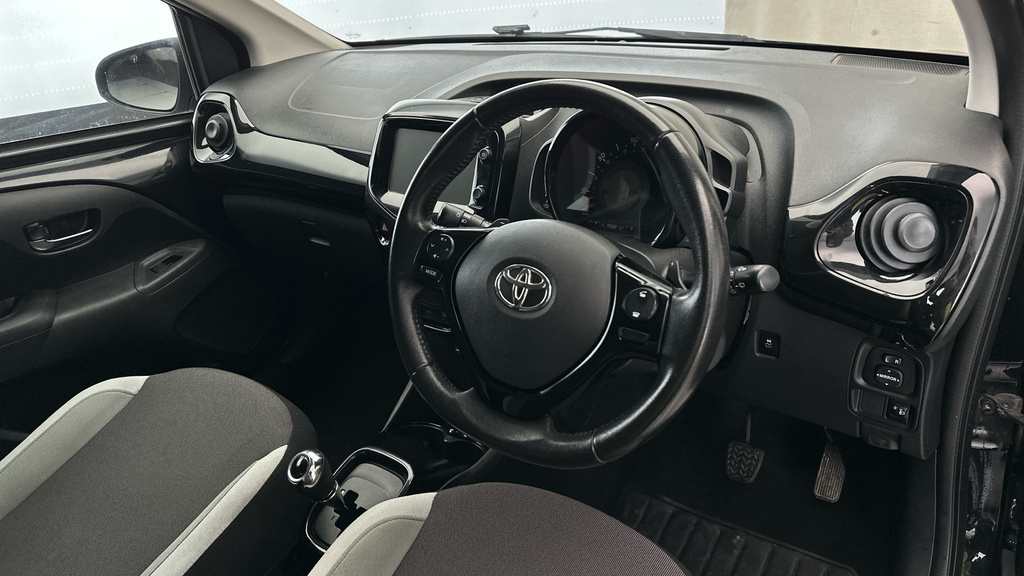 Toyota Aygo X X-play Red #9