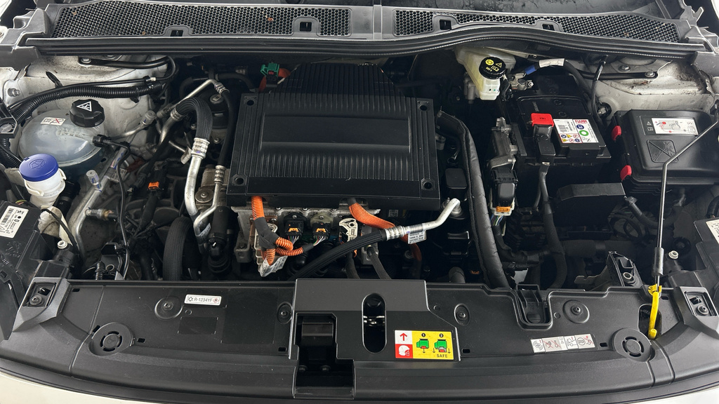 Peugeot e-208 Hatchback Black #23