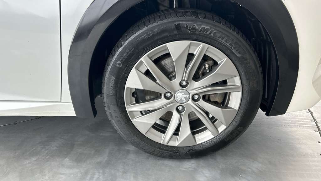 Peugeot e-208 Hatchback Black #27