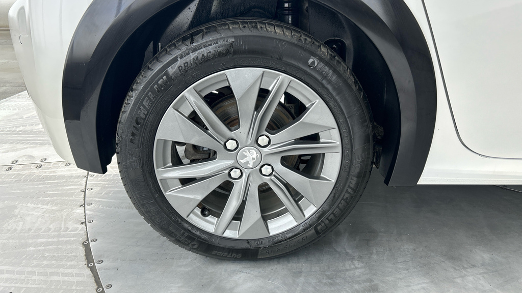 Peugeot e-208 Hatchback Black #26