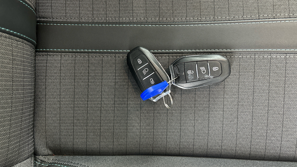 Peugeot e-208 Hatchback Black #29
