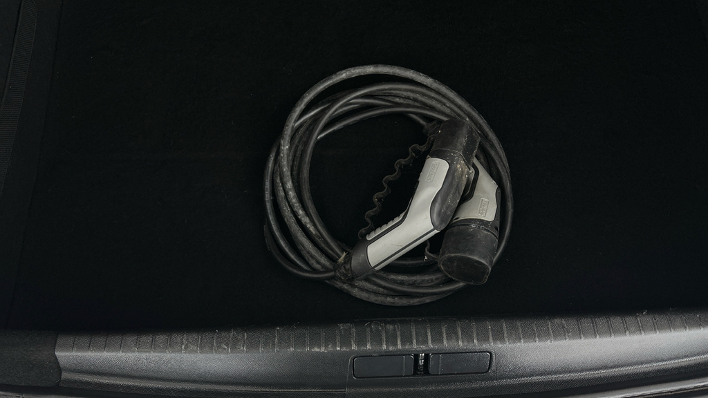 Peugeot e-208 Hatchback Black #30