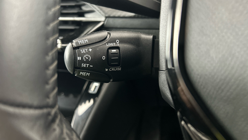 Peugeot e-208 Hatchback Black #13