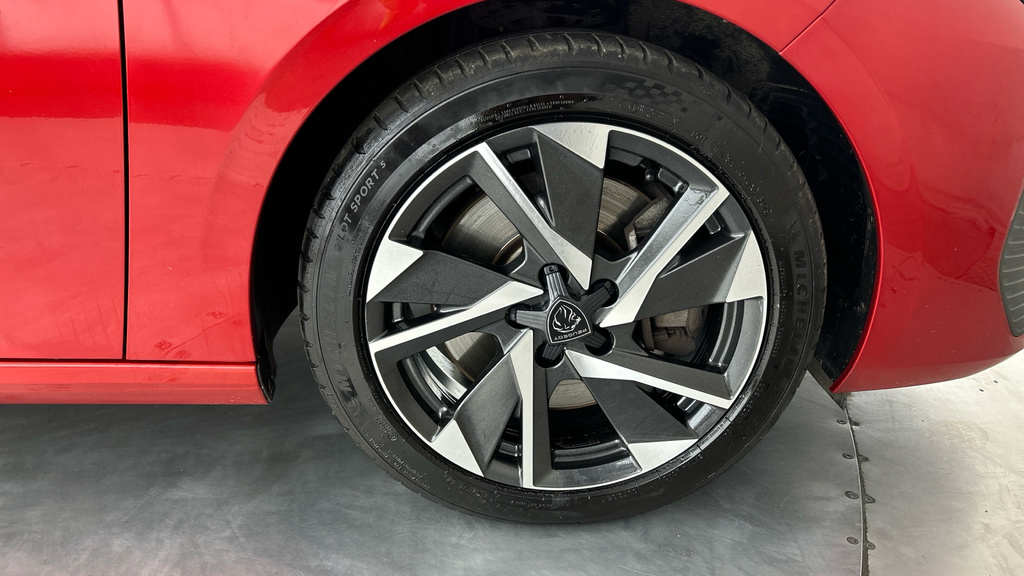 Peugeot 308 Hatchback White #27