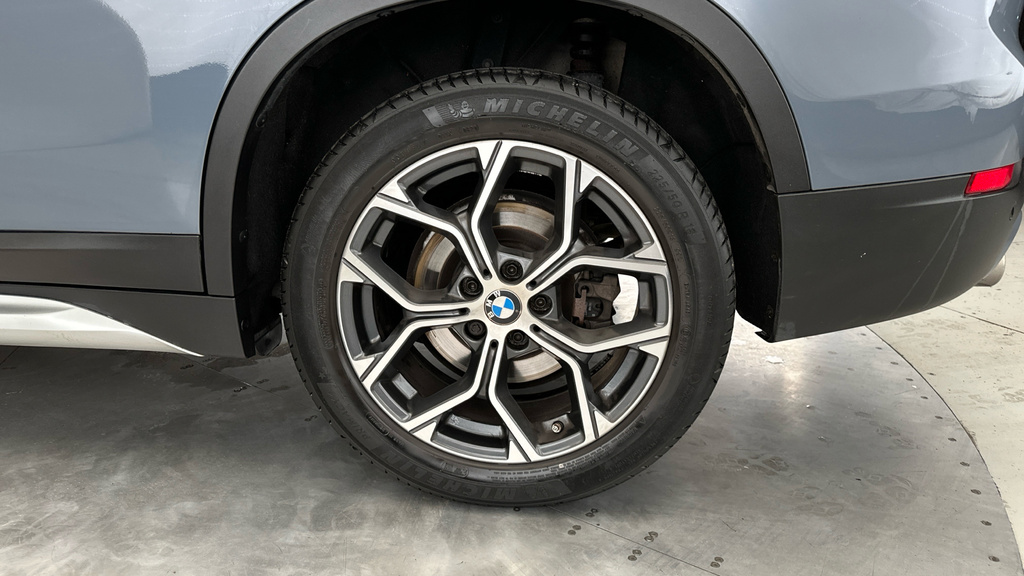 BMW X1 2L Xline Black #24