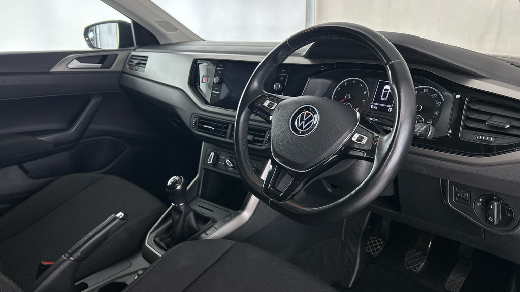 Volkswagen Polo Active Black #11