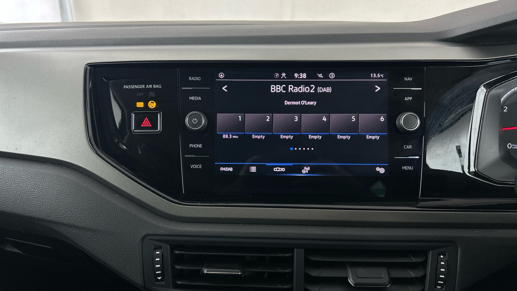 Volkswagen Polo Active Black #16
