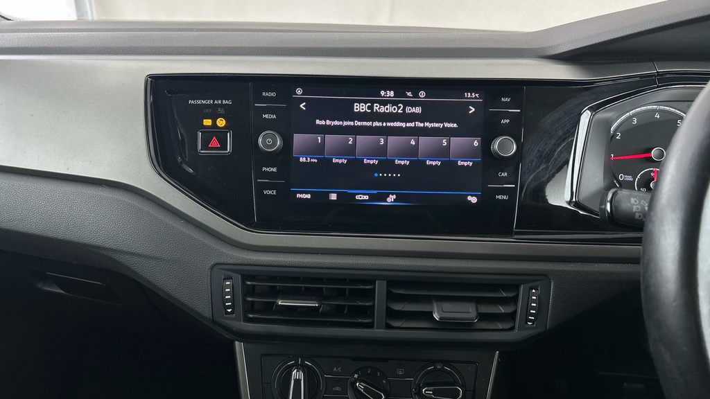 Volkswagen Polo Active Black #18