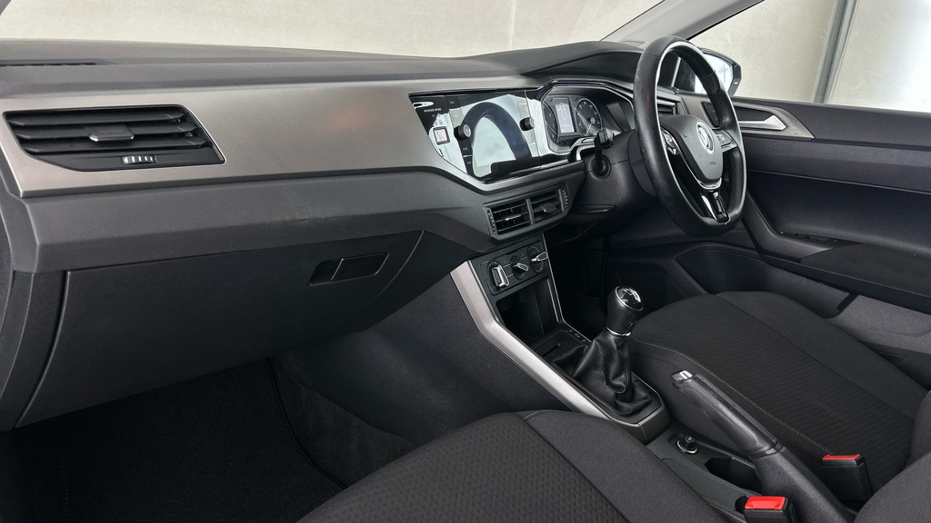 Volkswagen Polo Active Black #12