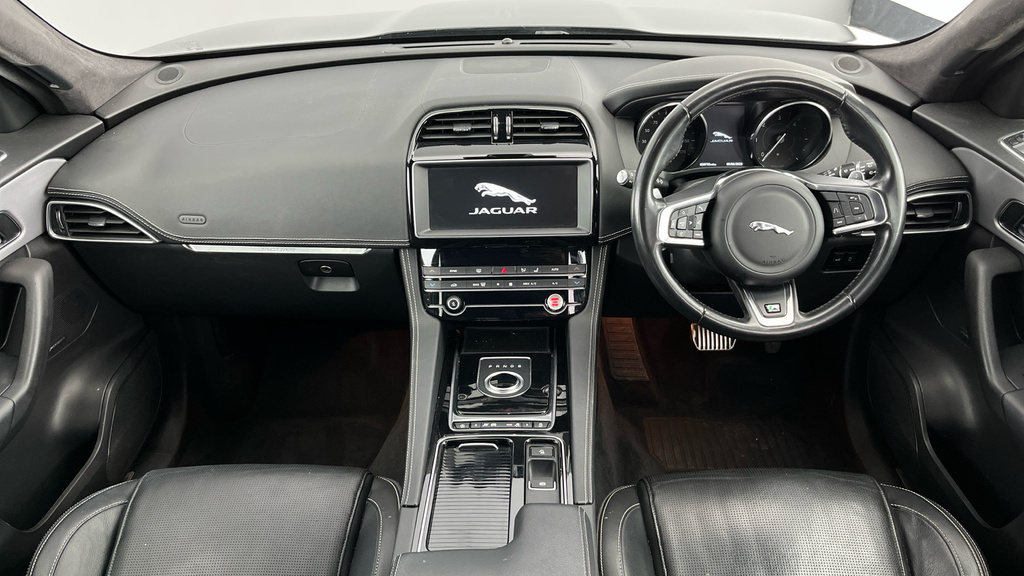 Jaguar F-Pace 2.0D 180 Chequered Flag Awd Grey #16