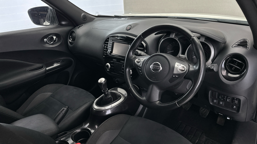 Nissan Juke Tekna Black #9