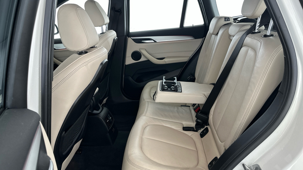 BMW X1 Sdrive 18D Xline Step Black #19
