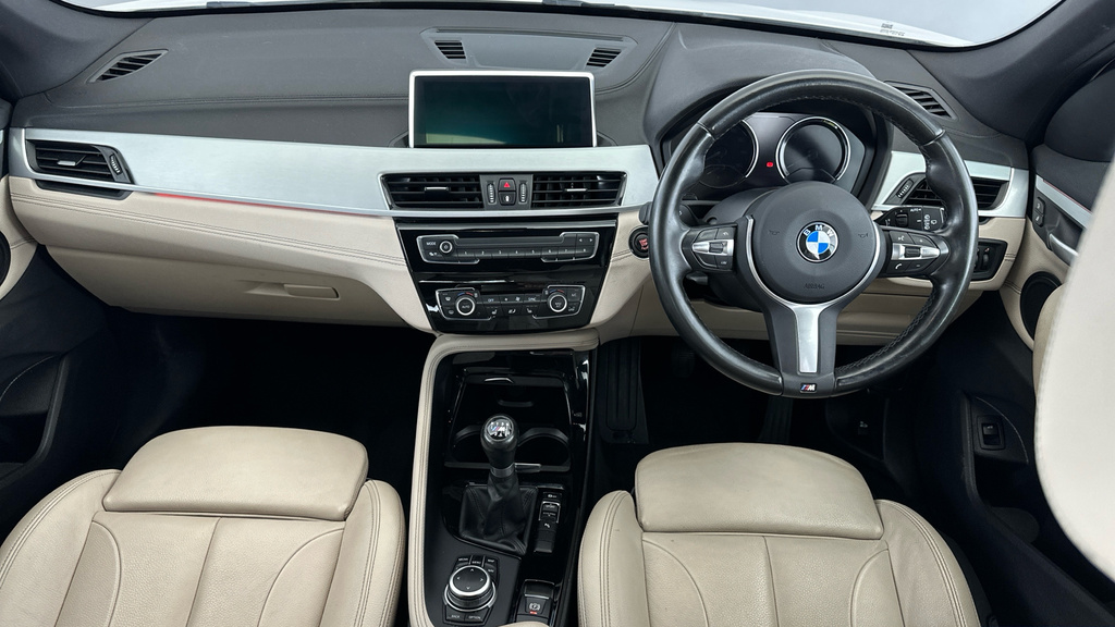 BMW X1 Sdrive 18D Xline Step Black #13