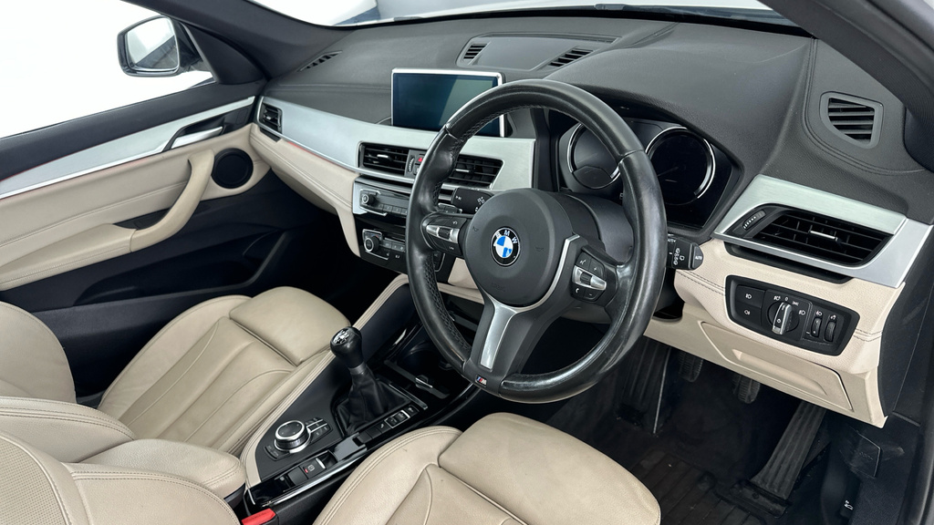 BMW X1 Sdrive 18D Xline Step Black #9
