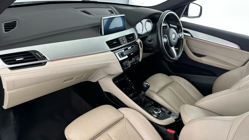 BMW X1 Sdrive 18D Xline Step Black #11