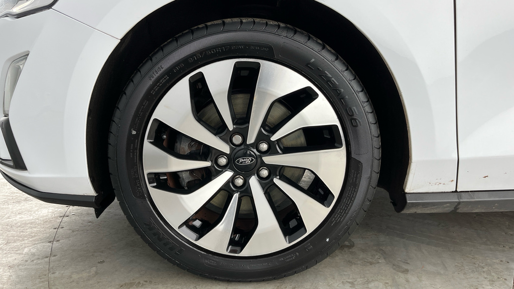 Ford Focus 1.0L Zetec 99 Bhp White #27
