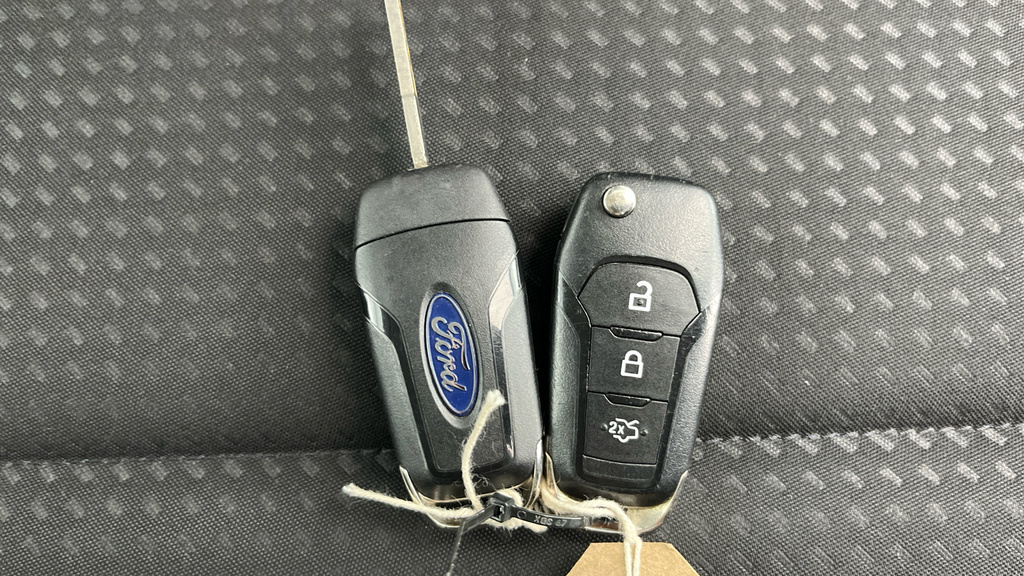 Ford Focus 1.0L Zetec 99 Bhp White #10