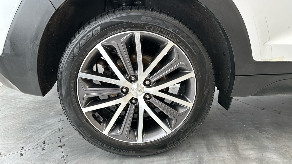 Hyundai Tucson Black #25