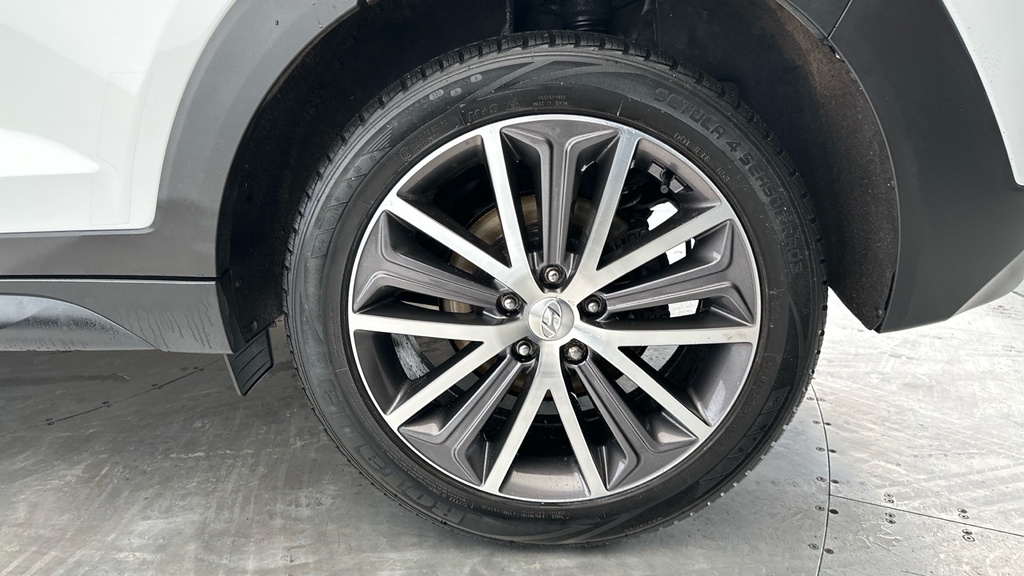 Hyundai Tucson Black #24