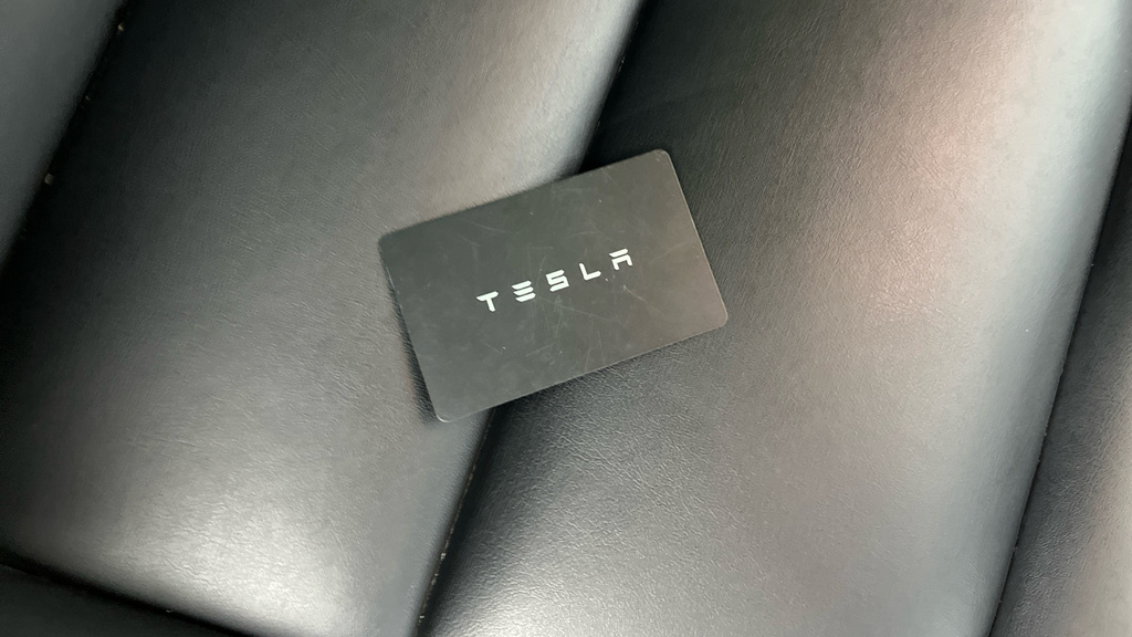 Tesla Model Y Suv Dual Motor Long Range 4Wde 202222 White #22
