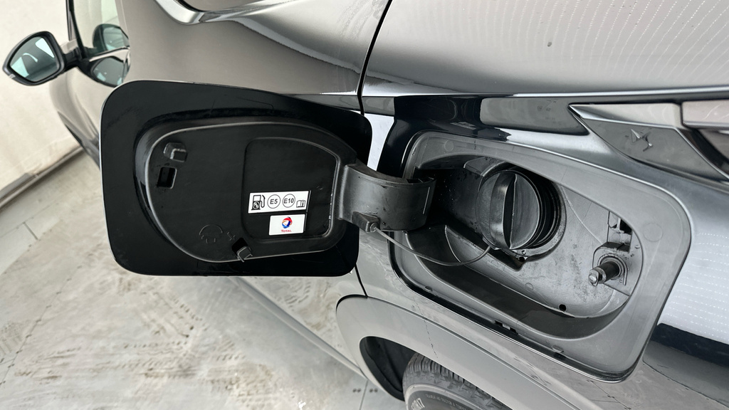 DS DS 3 Crossback 1.2 Puretech Performance Line Crossback Eat8 Euro Grey #26
