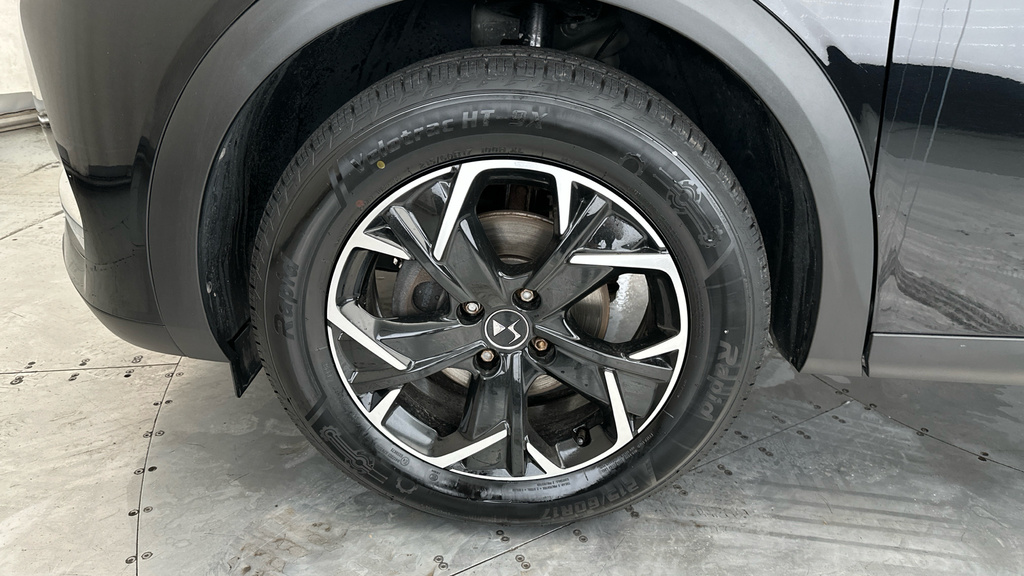 DS DS 3 Crossback 1.2 Puretech Performance Line Crossback Eat8 Euro Grey #22
