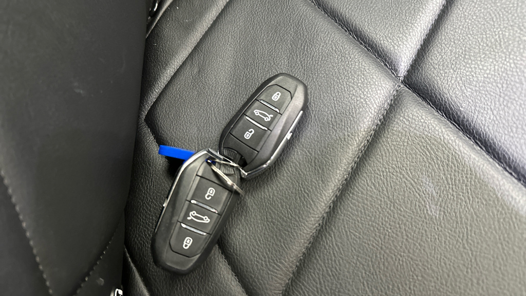 DS DS 3 Crossback 1.2 Puretech Performance Line Crossback Eat8 Euro Grey #27
