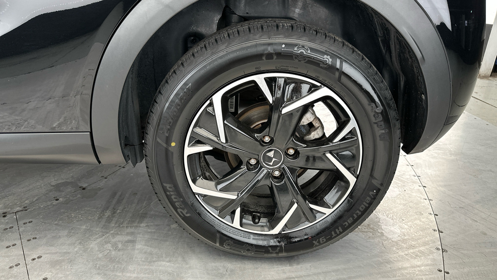 DS DS 3 Crossback 1.2 Puretech Performance Line Crossback Eat8 Euro Grey #23